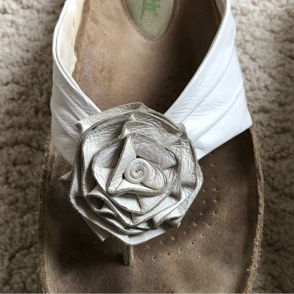 EARTH ORIGINS, “Rose White” slide-on sandals “burn more calories w/every step” - Picture 2 of 12